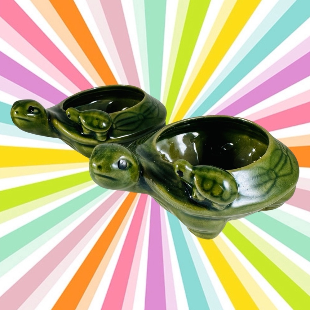 Set of to little vintage ceramic turtles, tea, light holders.